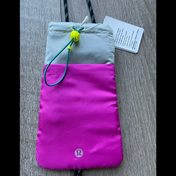 Lululemon Play Forward Crossbody Pouch in Vapor/Highlight Purple/Intense Teal - Picture 2 of 5